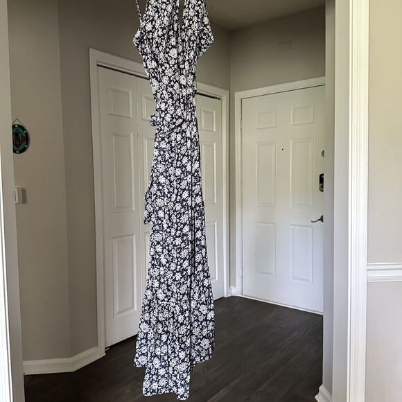 New! Vineyard Vines Halter Tie-Waist Maxi Dress Ivy Floral 30942 Size 6 Blue - Picture 4 of 12